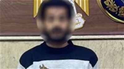 بسبب «ركنة عربية».. التحقيق مع عاطل ألقى الحجارة على المارة من أعلى عقار بعين 