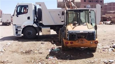 حي فيصل بالسويس يواصل حملات النظافة المكثفة ورفع المخلفات بعدد من المناطق