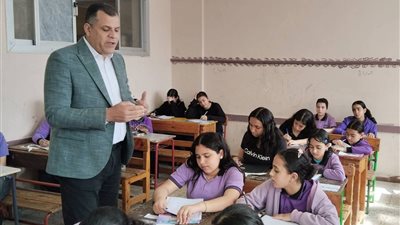 وكيل تعليم دمياط يؤكد توفير الأجواء المناسبة للطلاب في امتحانات المستوى الرفيع