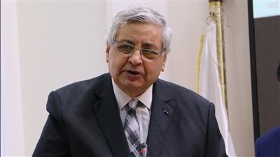 عوض تاج الدين: الأطباء خط الدفاع الأول وصمام أمان المنظومة الصحية 