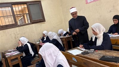 رئيس قطاع المعاهد الأزهرية يتابع  ختام امتحانات النقل للمرحلة الثانوية