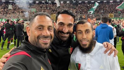 ياسر رضوان يحتفل بلقب الدوري الجزائري مع المولودية