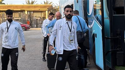 وصول حافلة بيراميدز لاستاد القاهرة استعدادًا لمواجهة زد بنهائي كأس مصر 