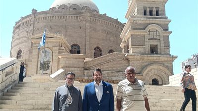 مبعوث الرئيس الأمريكي لشئون السياحة يزور مجمع الأديان في مصر القديمة