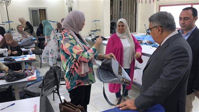 محافظ الدقهلية يتفقد المشاغل والوحدات الإنتاجية التابع للمجلس القومي للمرأة با