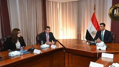 وزير الصناعة يبحث مع سيمكس التوسع وخفض الانبعاثات وتعزيز الإنتاج المحلي