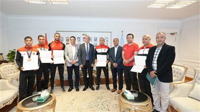 محافظ أسيوط يكرم أبطال المشروع القومي للموهبة بعد تتويجهم بميداليات البطولة  