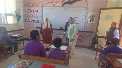 وكيل مديرية التعليم بالسويس تتابع انطلاق امتحانات النقل وتؤكد الأجواء مناسبة