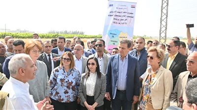 محافظ البحيرة ووزير الزراعة وسفيرة الاتحاد الأوروبي يشهدون حصاد القمح بدنشال 