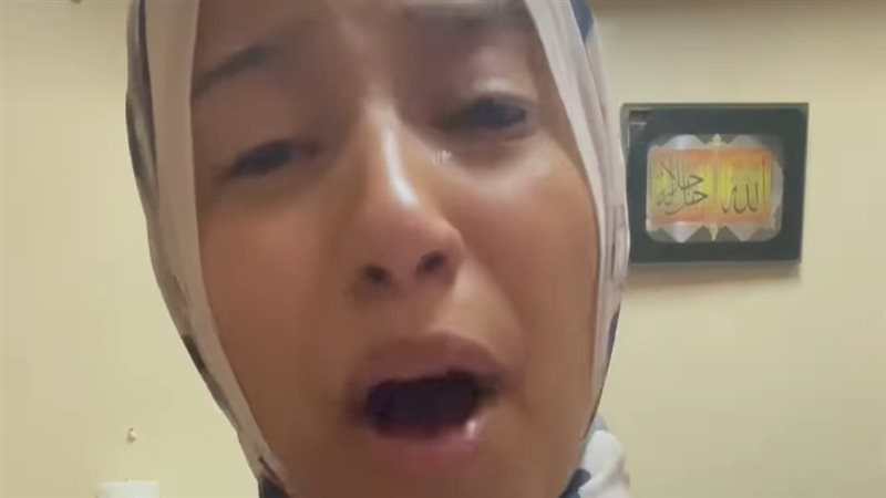 الأم