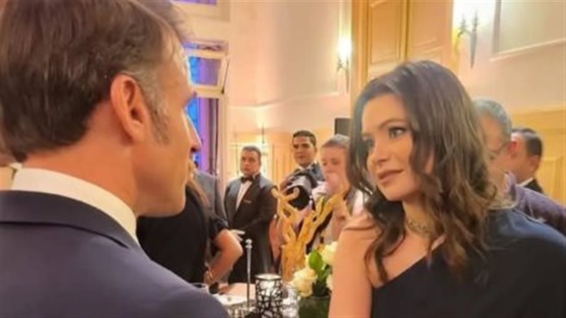 يسرا اللوزي والرئيس