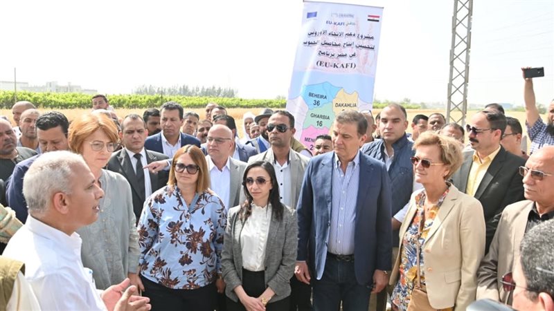 محافظ البحيرة ووزير