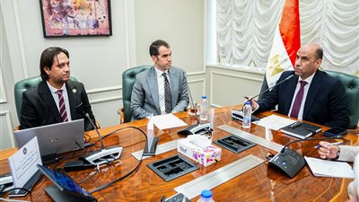 وزارة العمل تبحث مع رجال أعمال أتراك تعزيز الاستثمار الصناعي في مصر