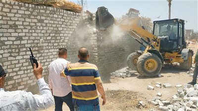 إزالات مستمرة في أسيوط.. والمحافظة تتحرك لاسترداد أراضي الدولة