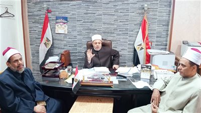 لتحصين الوعي ونشر الفكر الوسطي.. وكيل أوقاف أسيوط يجتمع بالأئمة المتميزين 