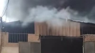 الحماية المدنية تدفع بـ6 سيارات إطفاء للسيطرة على حريق بمصنعين بالقليوبية