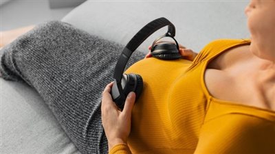 حقيقة أم خرافة.. هل يستطيع الجنين السمع في الرحم؟؟