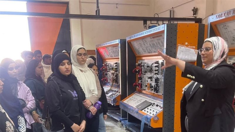طلاب جامعة بنها الاهلية