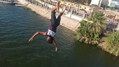 «أنقذته العناية الإلهية وشهامة الأهالي».. كواليس إحباط انتحار عامل من أعلى كوبري الساحل