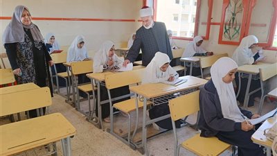 رئيس منطقة سوهاج الأزهرية يتفقد لجان الامتحانات ويؤكد على الانضباط  