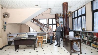 نائب محافظ الدقهلية يتفقد مكتبة المنصورة العامة لدراسة تطويرها
