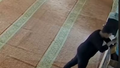 «نهب أموال المحتاجين».. شاب يسرق صندوق تبرعات أحد المساجد بسوريا