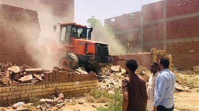 حي الجناين بالسويس يواصل حملات إزالة التعديات ضمن الموجة 29 