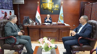 محافظ الغربية يعقد اجتماعًا لمتابعة موقف تشغيل مركز خدمات مصر 