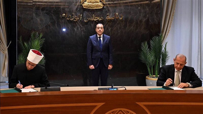 جانب من توقيع البرتوكول
