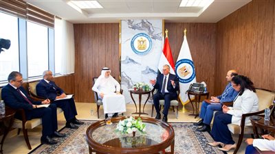 وزير البترول يبحث مع مؤسسة التمويل الإسلامية فرص التعاون في مجالات الطاقات