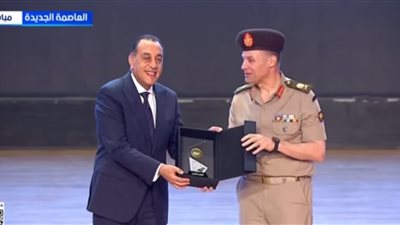رئيس الوزراء يكرم عدد من القيادات خلال احتفالية إطلاق مبادرة «المليون رخصة»