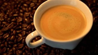 ما بين الفرائد والمخاطر.. ماذا يفعل شرب القهوة صباحا بصحة الأمعاء؟