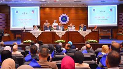 مصلحة الضرائب تكرم المتميزين رياضياً وحملة الماجستير والدكتوراه