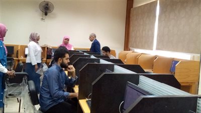 1500 طالب يخضون الامتحانات الإلكترونية بتمريض جامعة أسوان 
