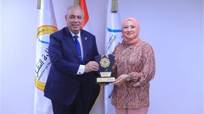 الإسكندرية تحتفي بالمرأة.. ودعوات لتعزيز المساواة وتمكين الكفاءات النسائية