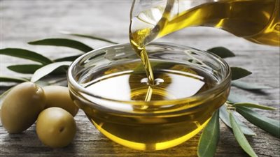    فوائد غير متوقعة لزيت الزيتون.. من القلب إلى الدماغ والأمعاء