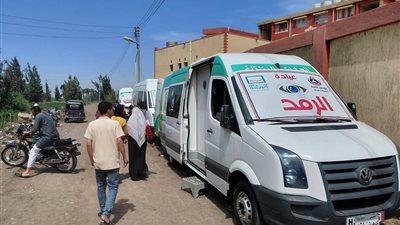 توقيع الكشف الطبي بالمجان على 1388 مواطن بقافلة علاجية بكفر سعد بدمياط