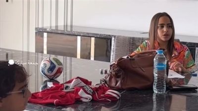 أبناء تامر حسني يحفظون سورة التين.. ووالدتهم بسمة بوسيل تشجعهم 
