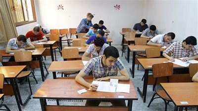 استعدادات طلاب الثانوي للامتحانات الإلكترونية.. والتعليم تشدد على الانضباط 