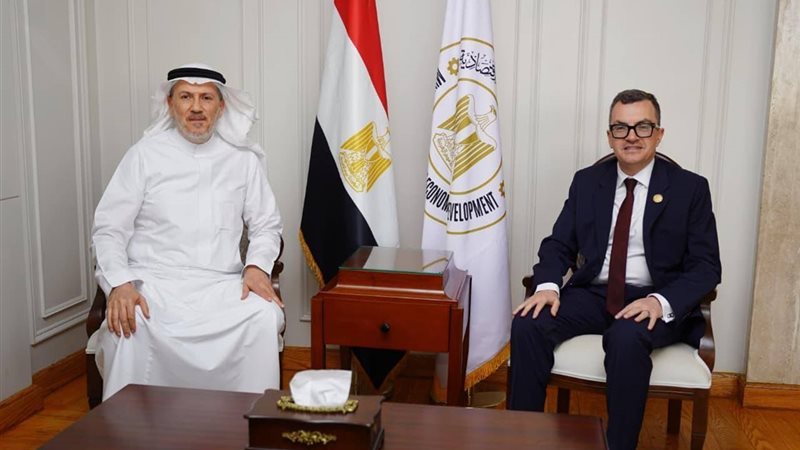 أحمد رستم، اديب الاعمي