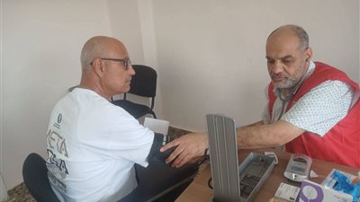 قافلة مبادرة الأمراض المزمنة تفحص المواطنين بمركز شباب التوفيق في السويس
