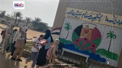 بالورود والشوكولاتة.. مدارس الفيوم تستقبل التلاميذ في أول أيام امتحانات 