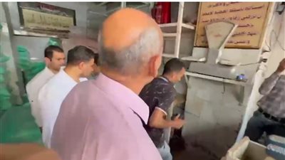 محافظ السويس يضبط مخبزا ينتج خبزا ناقص الوزن بحي الأربعين