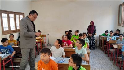 مدير تعليم دمياط يتفقد لجان امتحانات النقل ويشدد على حظر المحمول 
