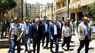 رئيس الوزراء يتفقد مشروع تحسين الصورة البصرية للميادين بوسط البلد