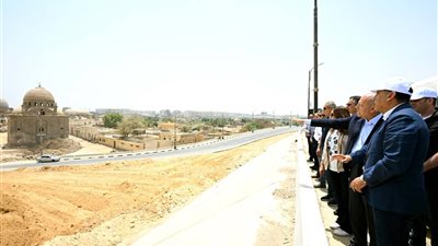 رئيس الوزراء يتفقد أعمال التطوير الجارية بمنطقتي السيدة عائشة والسيدة نفيسة