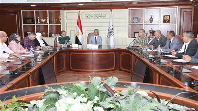 محافظ بني سويف يترأس اجتماعًا موسعًا لمتابعة ملفات التقنين والتصالح