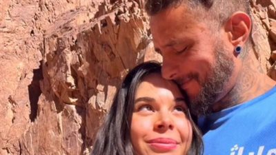 أحمد الفيشاوي ينشر صورة رومانسية مع حبيبته الجديدة ويعلق: حب حياتي 