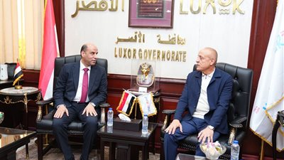 وزير العمل ومحافظ الأقصر يبحثان تعزيز التشغيل وتدريب الشباب