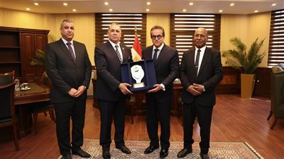 نقيب المحامين يلتقي وزير الصحة لبحث آليات التعاون وتعزيز الخدمات الصحية